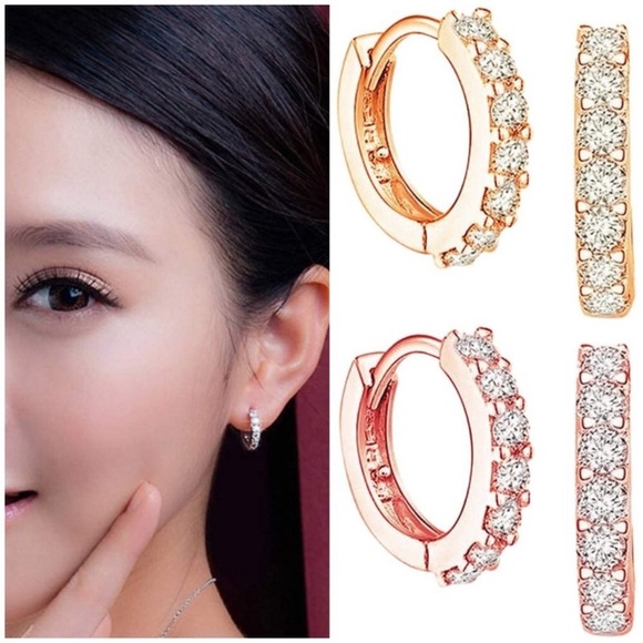 ⭐️ Gold 925 SS Mini Hoops ⭐️ - Picture 2 of 2